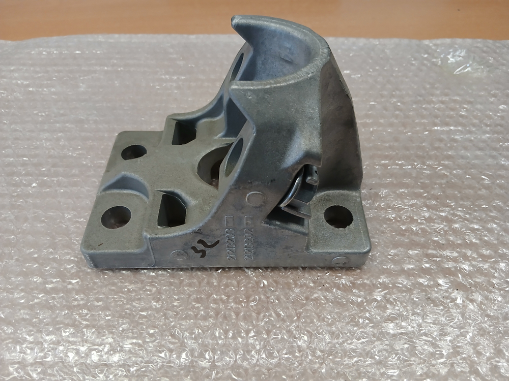 Кронштейн крепления крыла VOLVO FH FM FMX рено премиум