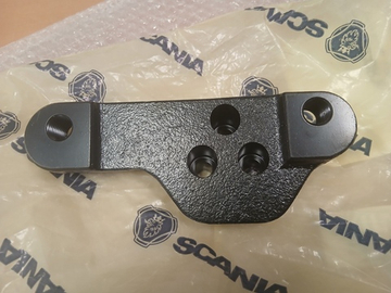 кронштейн крепления подушки двигателя Scania 4 5 серия левый