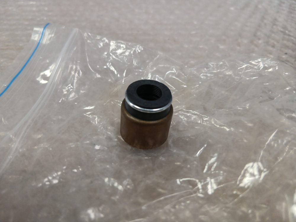 Колпачок маслосъемный рено магнум дв. MACK