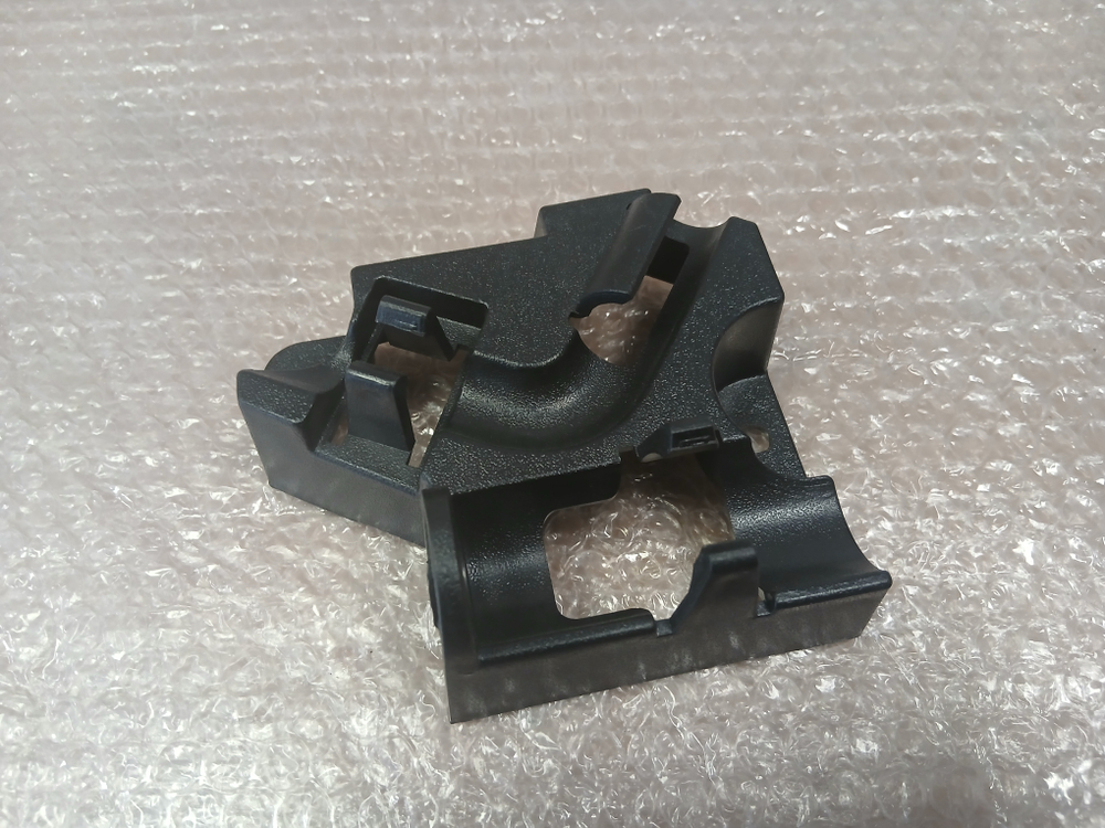 крепление инструмента VOLVO FMX FM4 (под капотом)