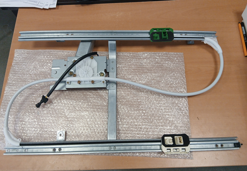 Стеклоподъемник левый рено премиум керакс магнум DAF LF45 LF55 VOLVO FE FL с мотором