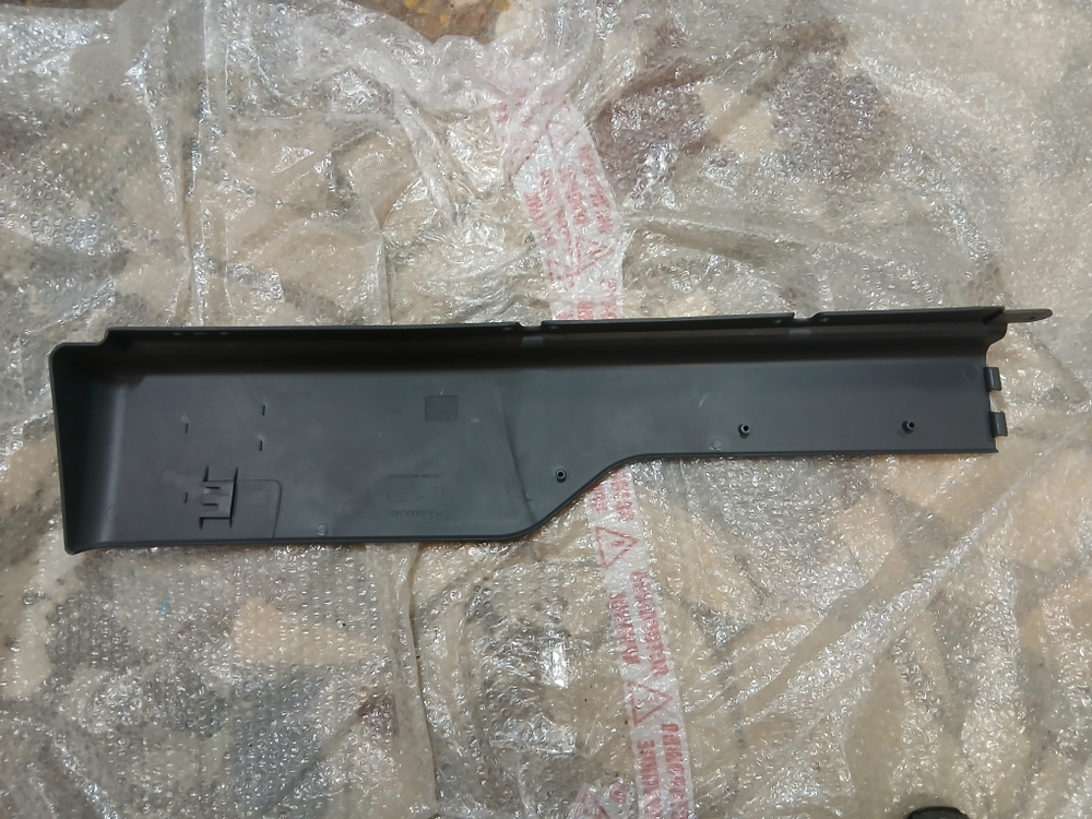 Накладка переднего левого крыла VOLVO FM