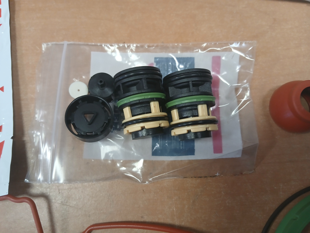 Ремкомплект цилиндра КПП Мерседес Actros Arocs Axor Zetros Atego EPS III (прокладки + клапаны)