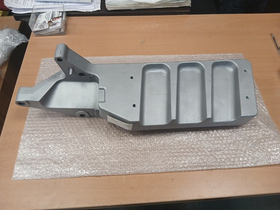 Кронштейн подножки VOLVO FMX нижний правый