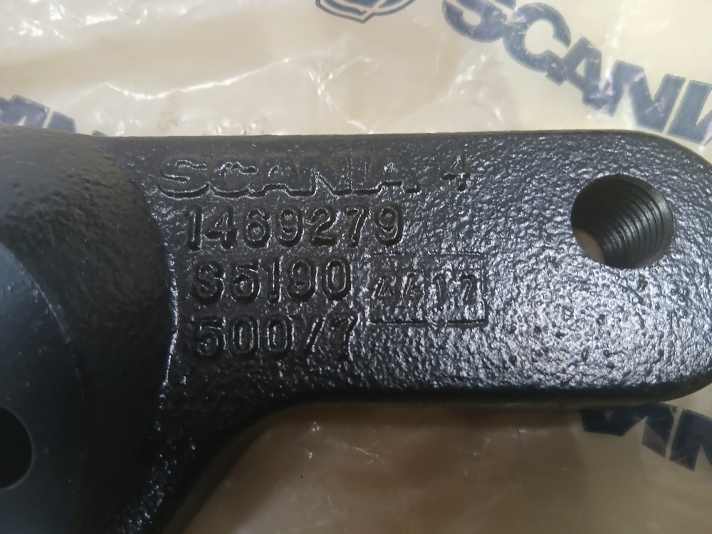 кронштейн крепления подушки двигателя Scania 4 5 серия левый