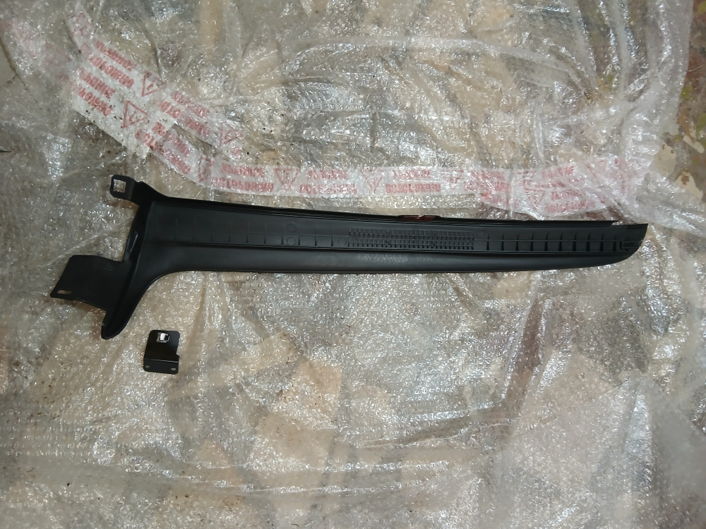 Накладка стойки кабины левая IVECO STRALIS Trakker