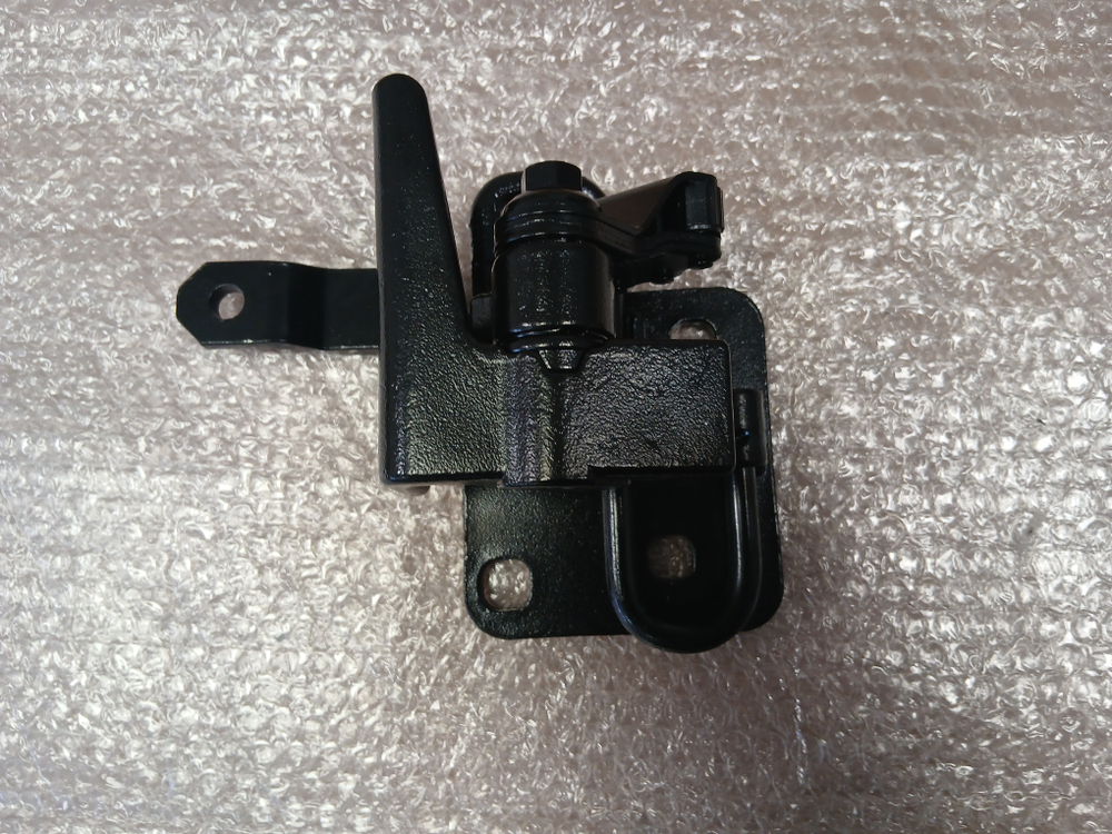Петля двери нижняя левая Mercedes Actros (фиксатор)