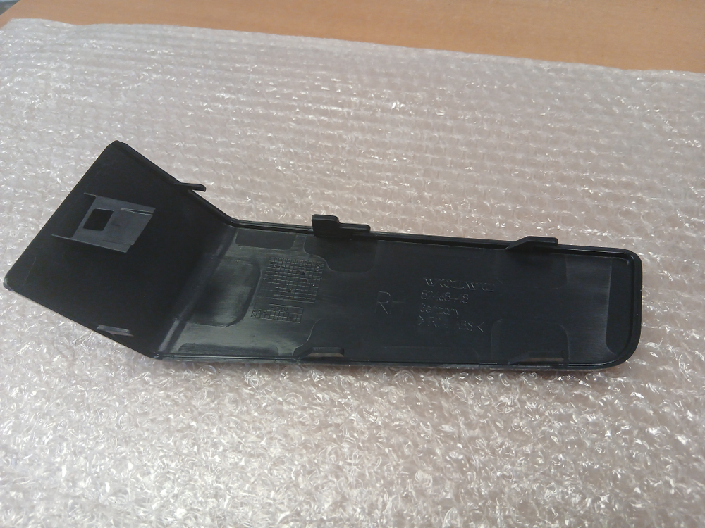 Заглушка бампера правая VOLVO FL FE