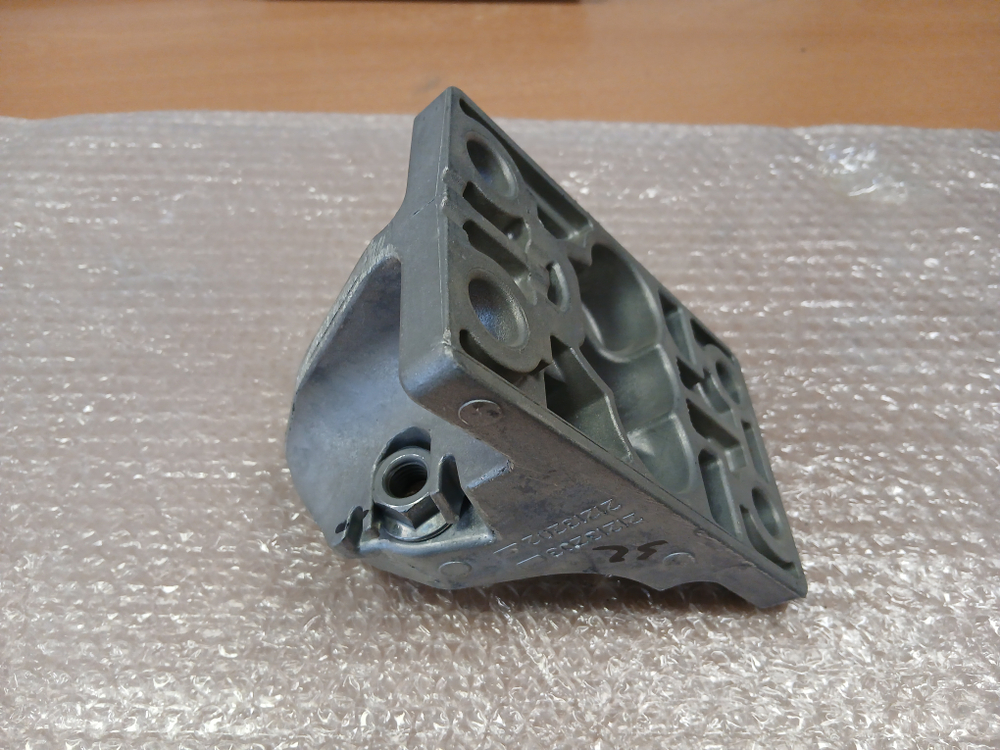 Кронштейн крепления крыла VOLVO FH FM FMX рено премиум