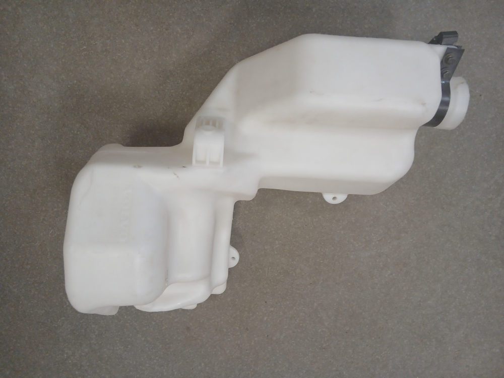 Бачок омывателя Volvo FH12 FH13 FH16 FM7/9/10/12/13 FMX