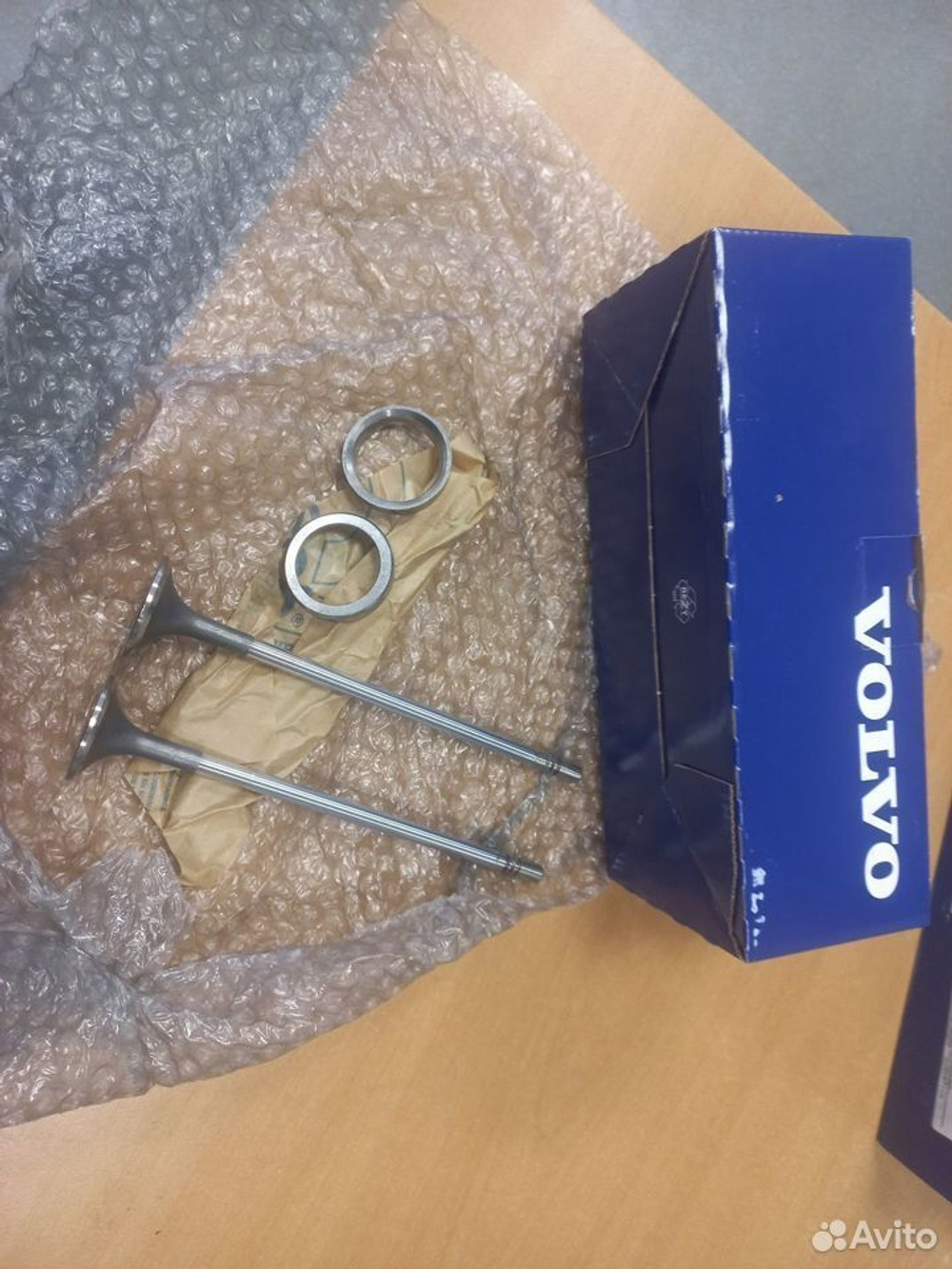 Комплект выпускного клапана Volvo (на цилиндр 2 седла+ 2 клапана)