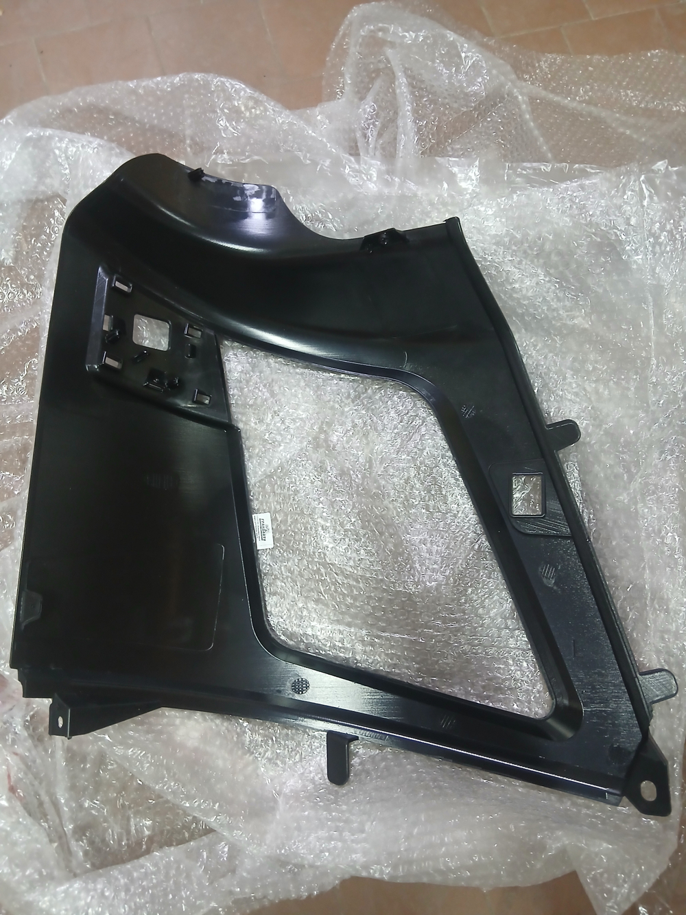 Рамка фары левая VOLVO FMX