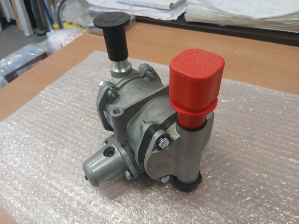 Кран тормозной прицепа Schmitz с редукц. клапаном