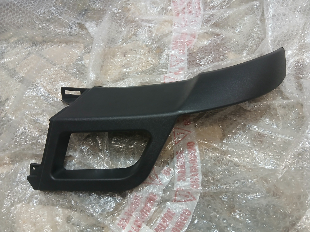 Спойлер бампера правый мерседес арокс