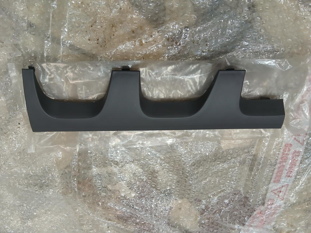 Решетка нижняя левая мерседес арокс