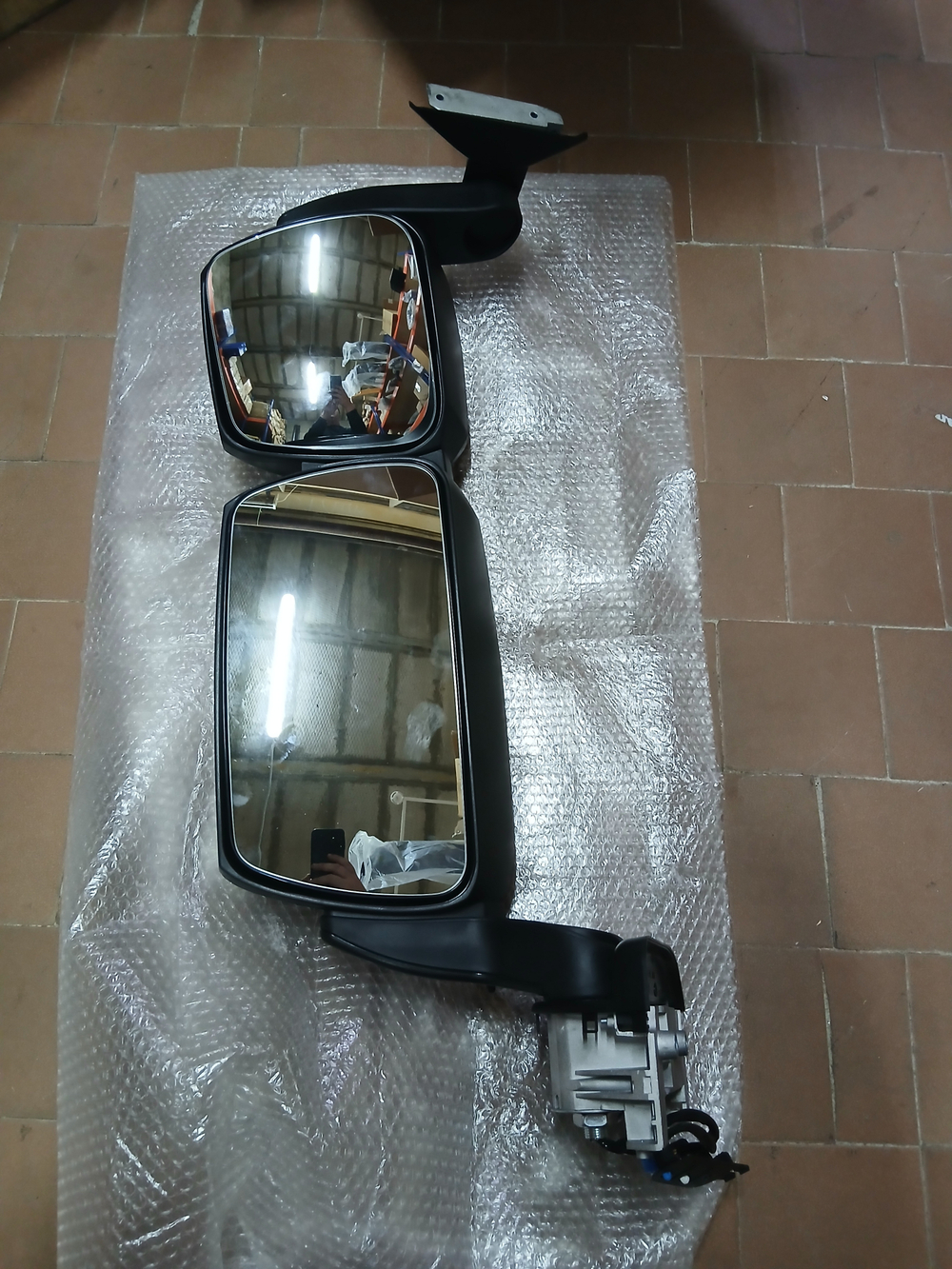 Зеркало левое IVECO Stralis Trakker Eurocargo с эл.приводом и подогревом средн.кронштейн