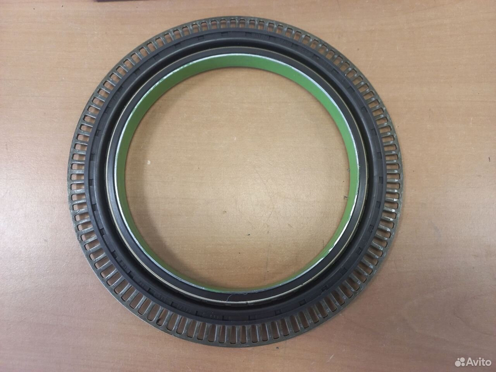 Сальник задней ступицы с ABS MAN TGA TGS TGX