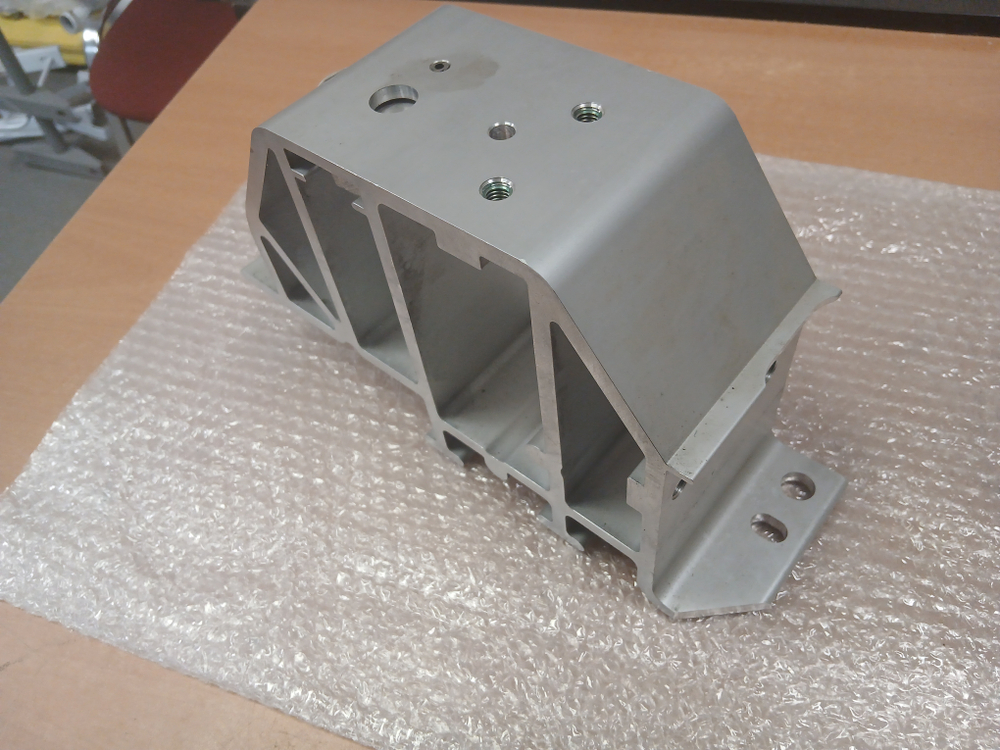 кронштейн бампера левый VOLVO FMX