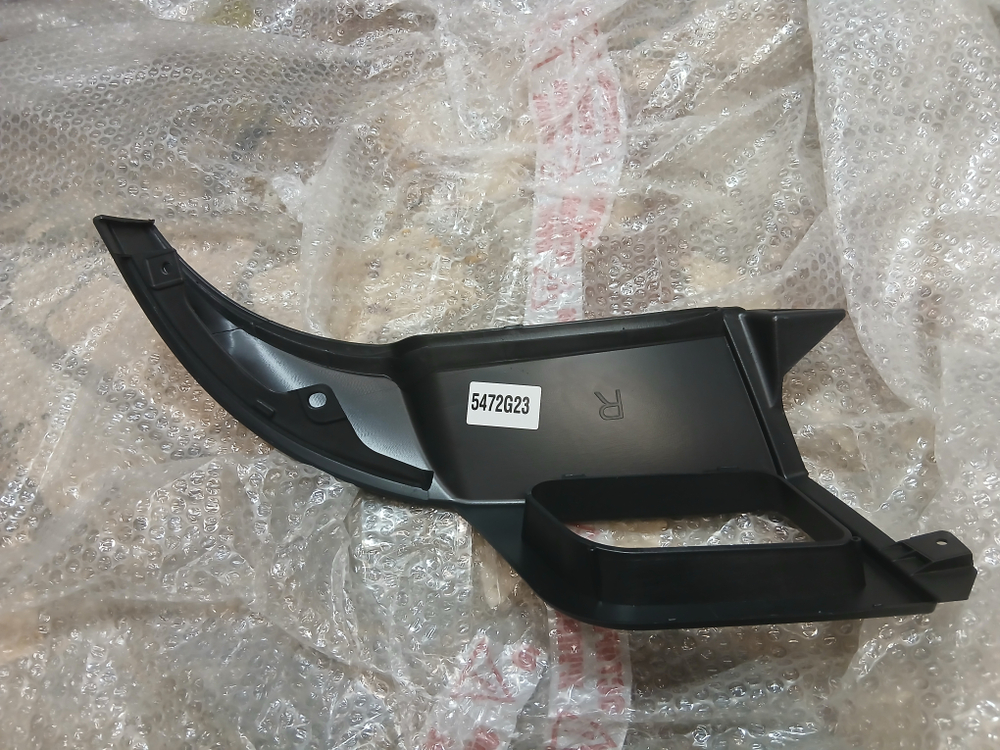 Спойлер бампера правый мерседес арокс