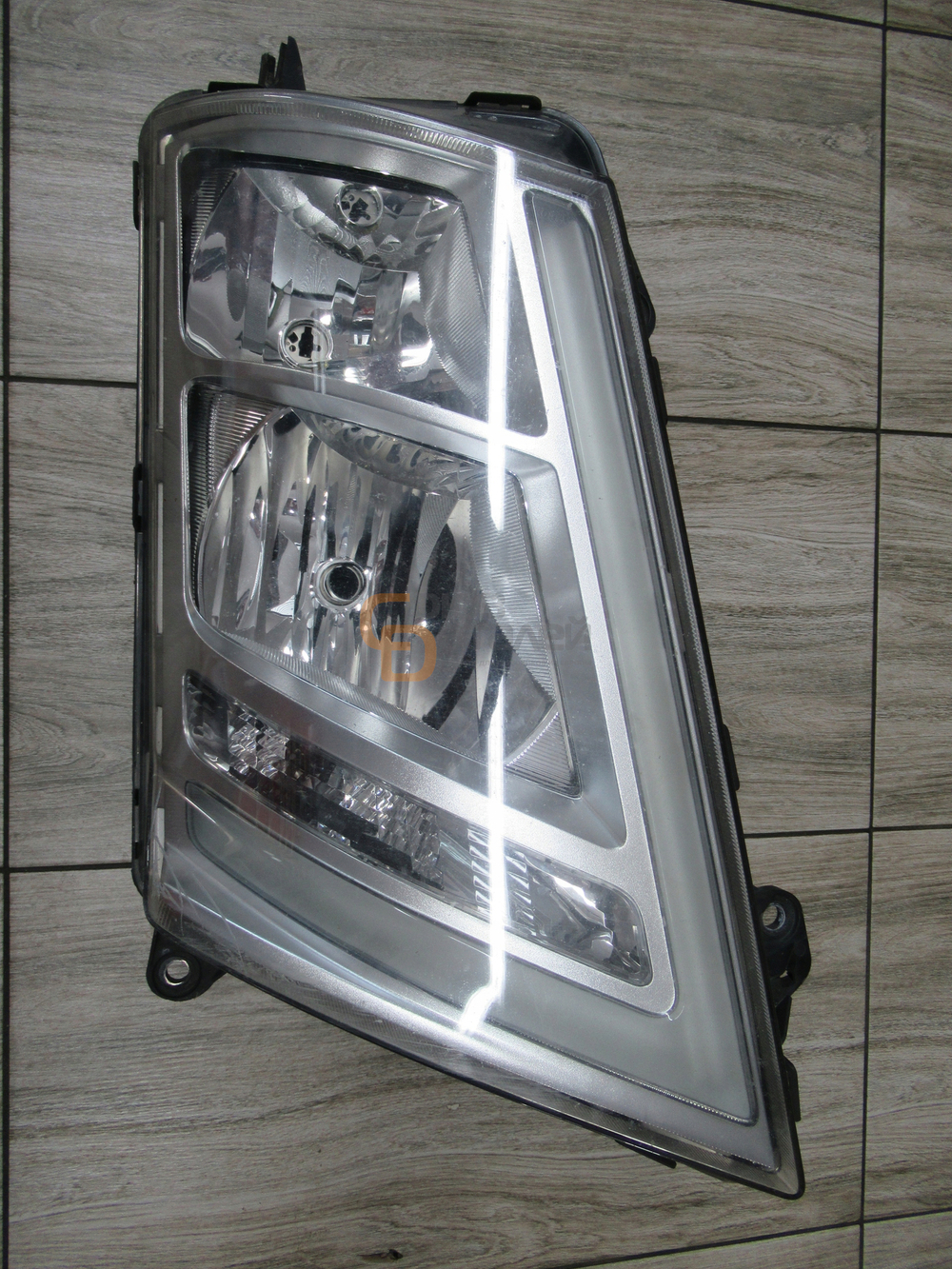 Фара правая VOLVO FH4 FM4 22239217 TD0151034CR