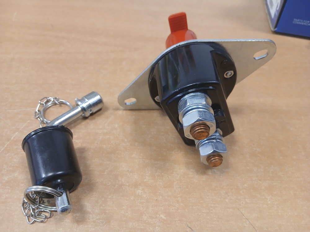 Выключатель массы IVECO MAN MB SCANIA VOLVO