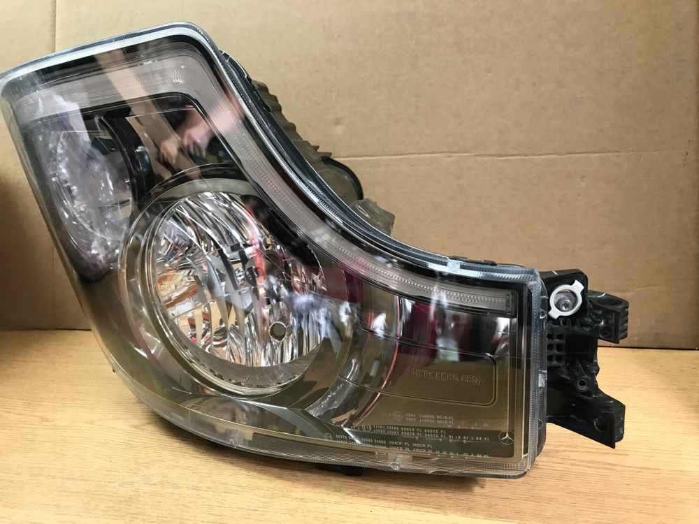 Фара правая Mercedes Actros MP5 (с LED ДХО)