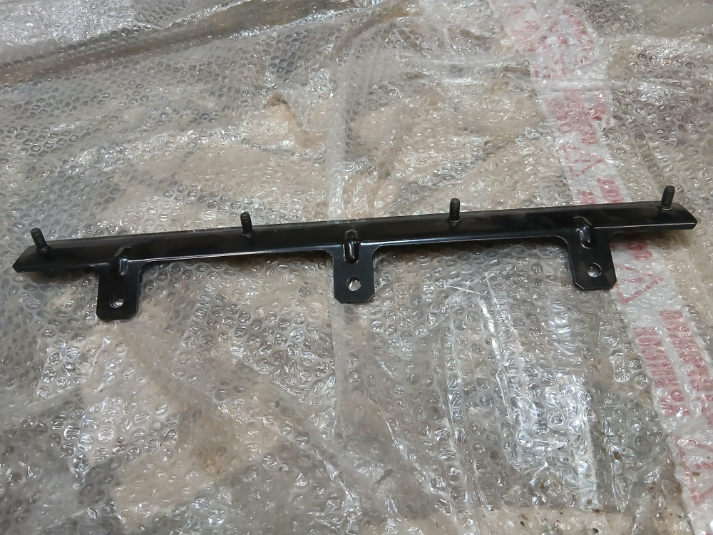 Кронштейн крепления брызговика Scania 4 5 серия