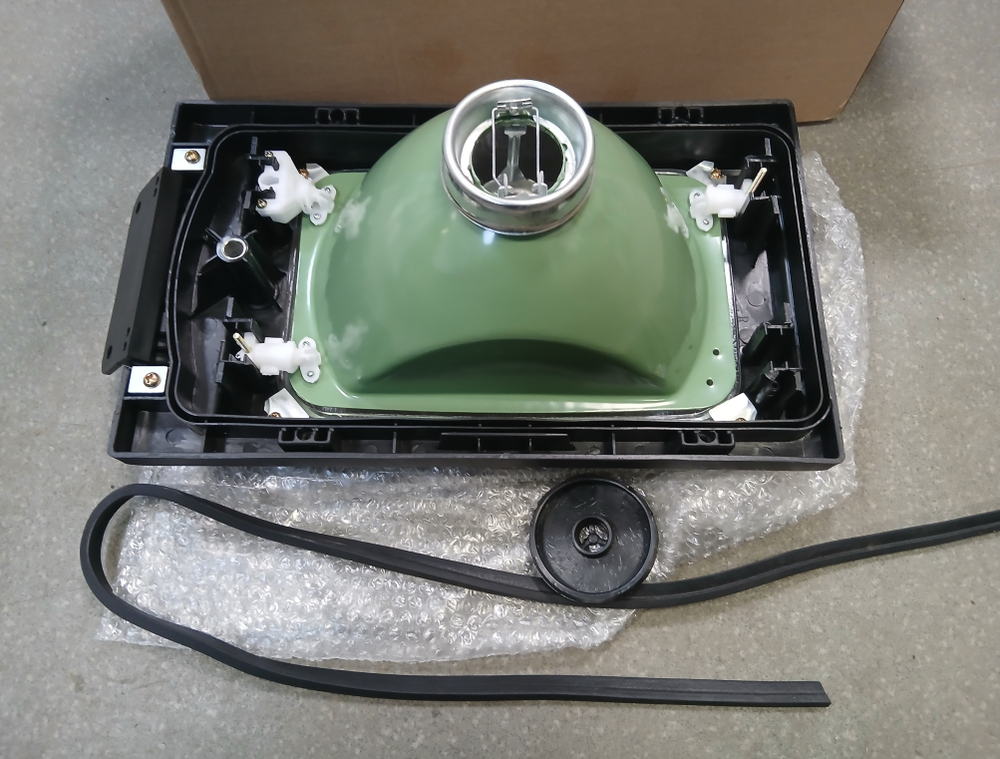 Фара левая Scania 82/92/93/112/113/142/143