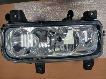 Фара Мерседес Атего правая с противотуманкой ручной регулировкой (УЦЕНКА разбито стекло)