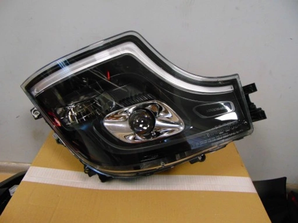 Фара правая мерседес актрос MP4 MP5 с ДХО