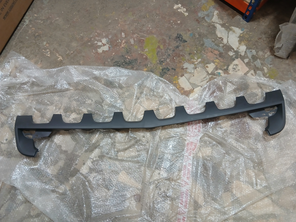 Решетка нижняя наружная мерседес арокс