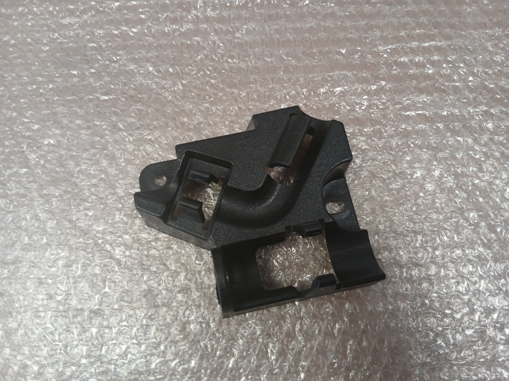 крепление инструмента VOLVO FMX FM4 (под капотом)