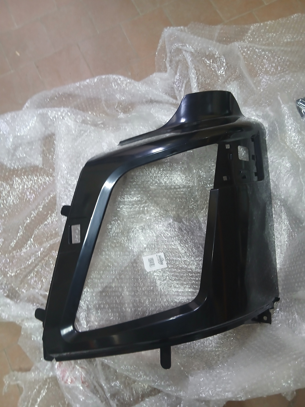 Рамка фары левая VOLVO FMX