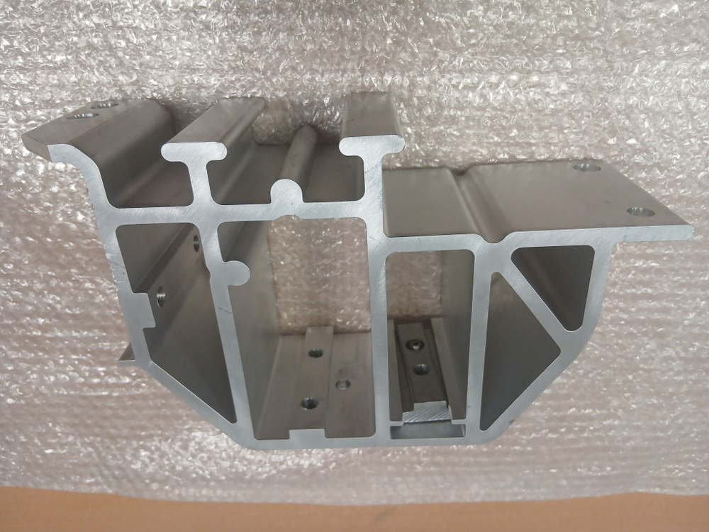 кронштейн бампера левый VOLVO FMX