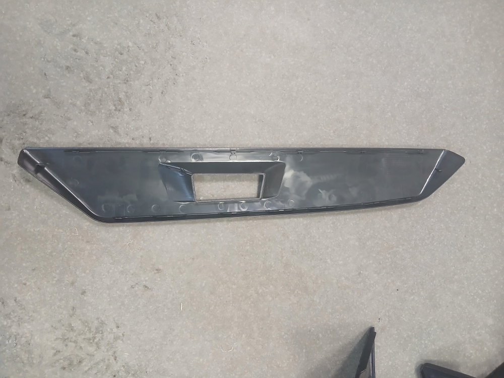 Крышка кронштейна зеркала правая Volvo FH4 FM4 черная