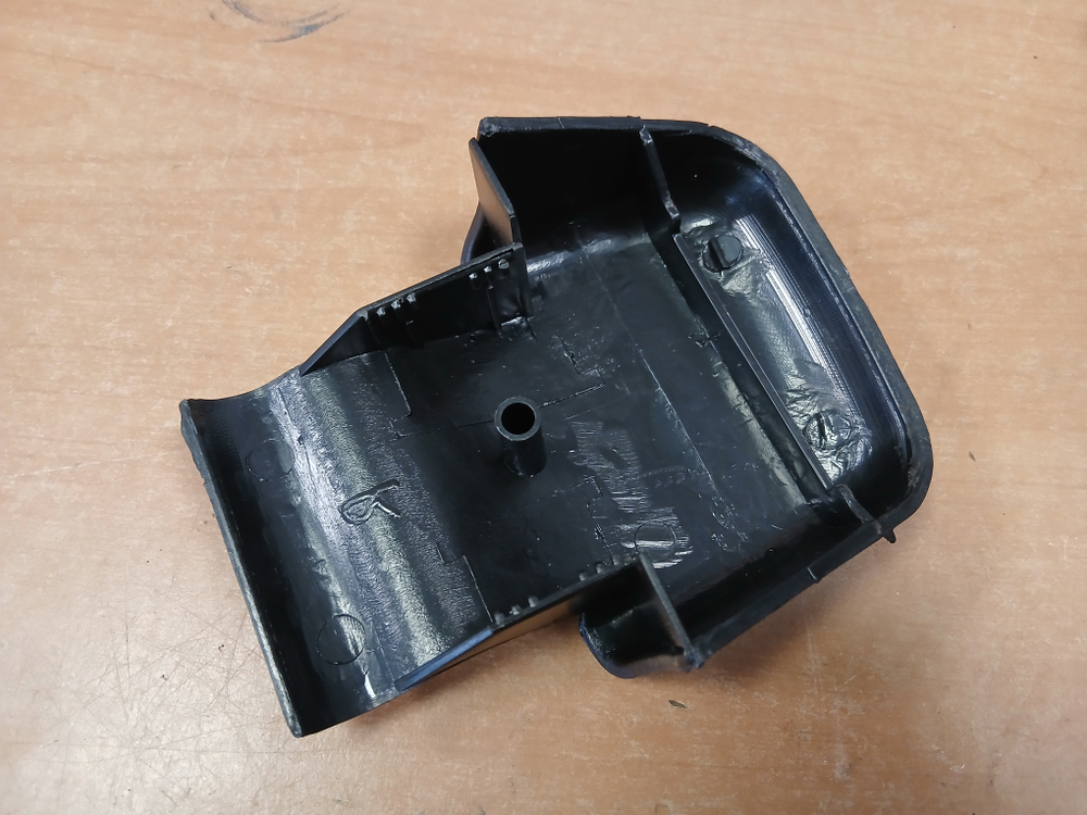 Крышка петли двери левая скания 4 CP/CR/CT