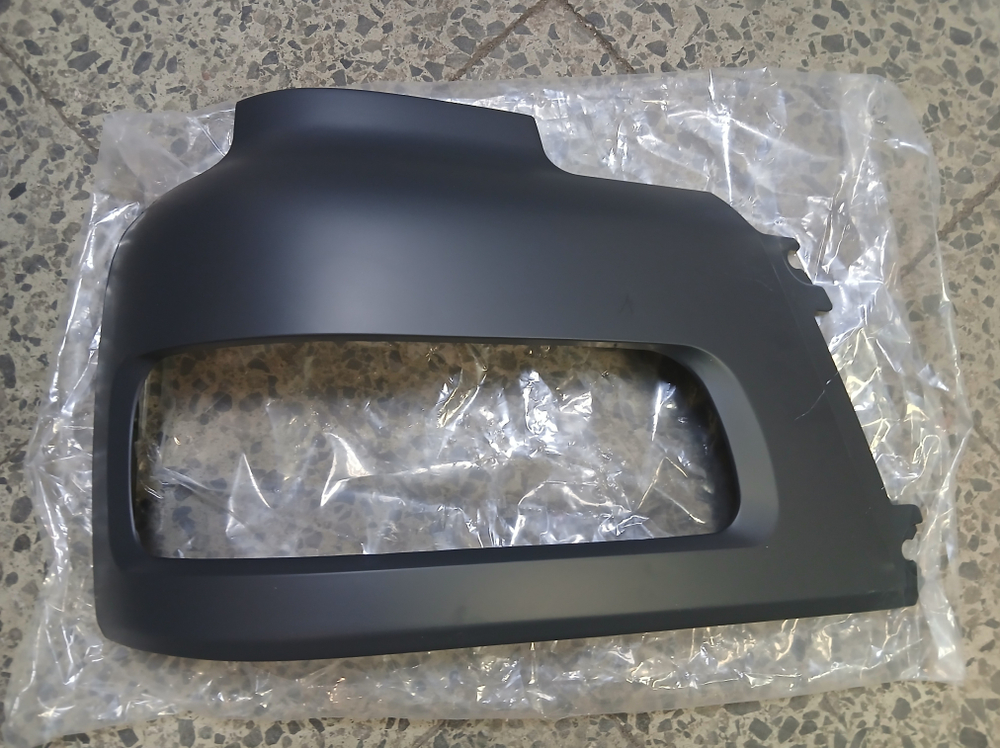 Облицовка фары правая DAF CF85