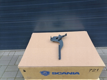 Петля капота левая Scania