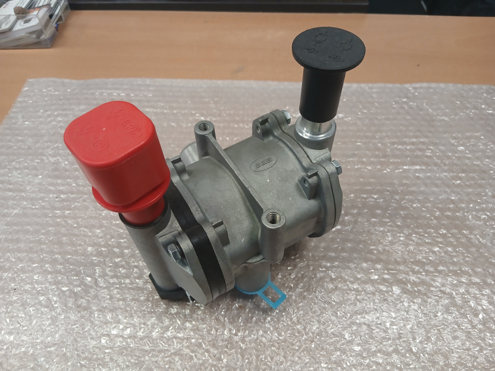 Кран тормозной прицепа Schmitz с редукц. клапаном