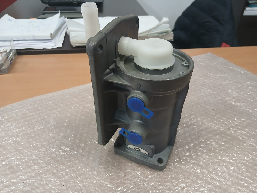 Кран главный тормозной VOLVO FL10 FL12