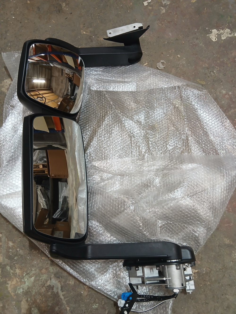 зеркало левое ивеко стралис траккер еврокарго (длинный кронштейн)