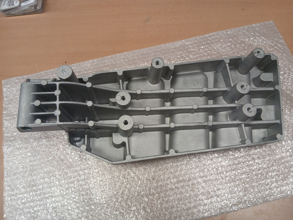 Кронштейн подножки volvo FH4 нижний левый