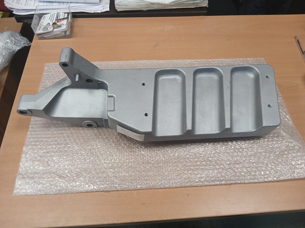 Кронштейн подножки VOLVO FMX нижний правый