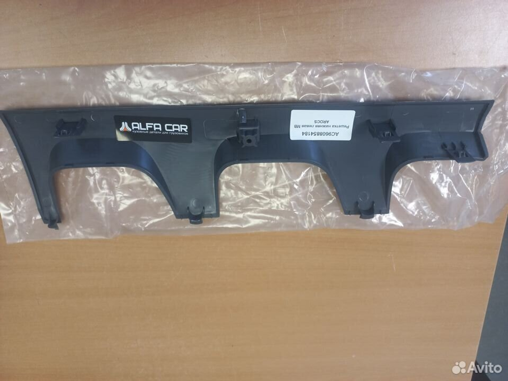 Решетка нижняя левая Мерседес arocs