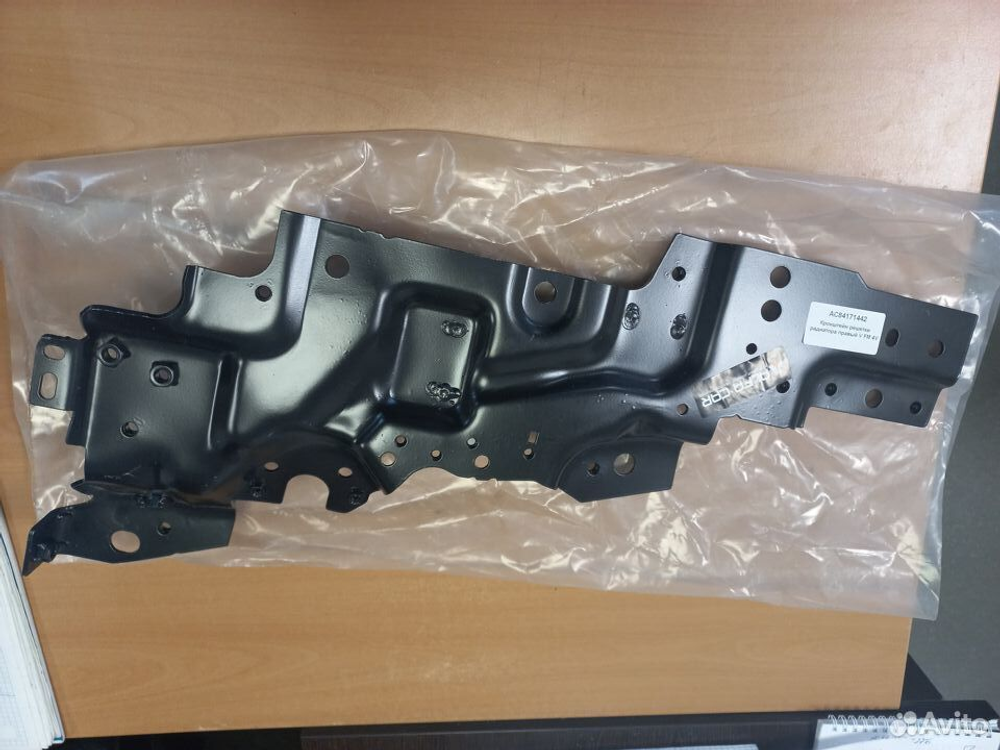 Кронштейн решетки радиатора правый volvo FMX FM4