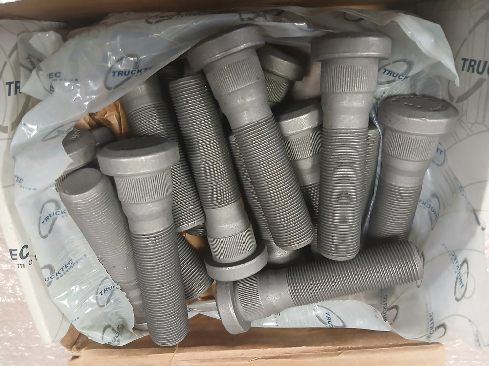 Болт колеса volvo FH FM Рено премиум магнум керакс